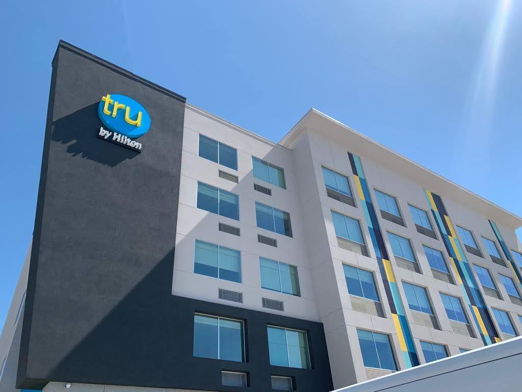 Tru by Hilton Laredo Aiprot