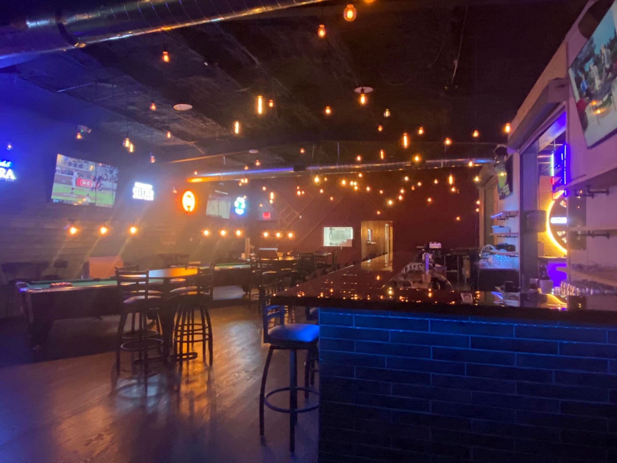 Foxhouse Bar & Grill