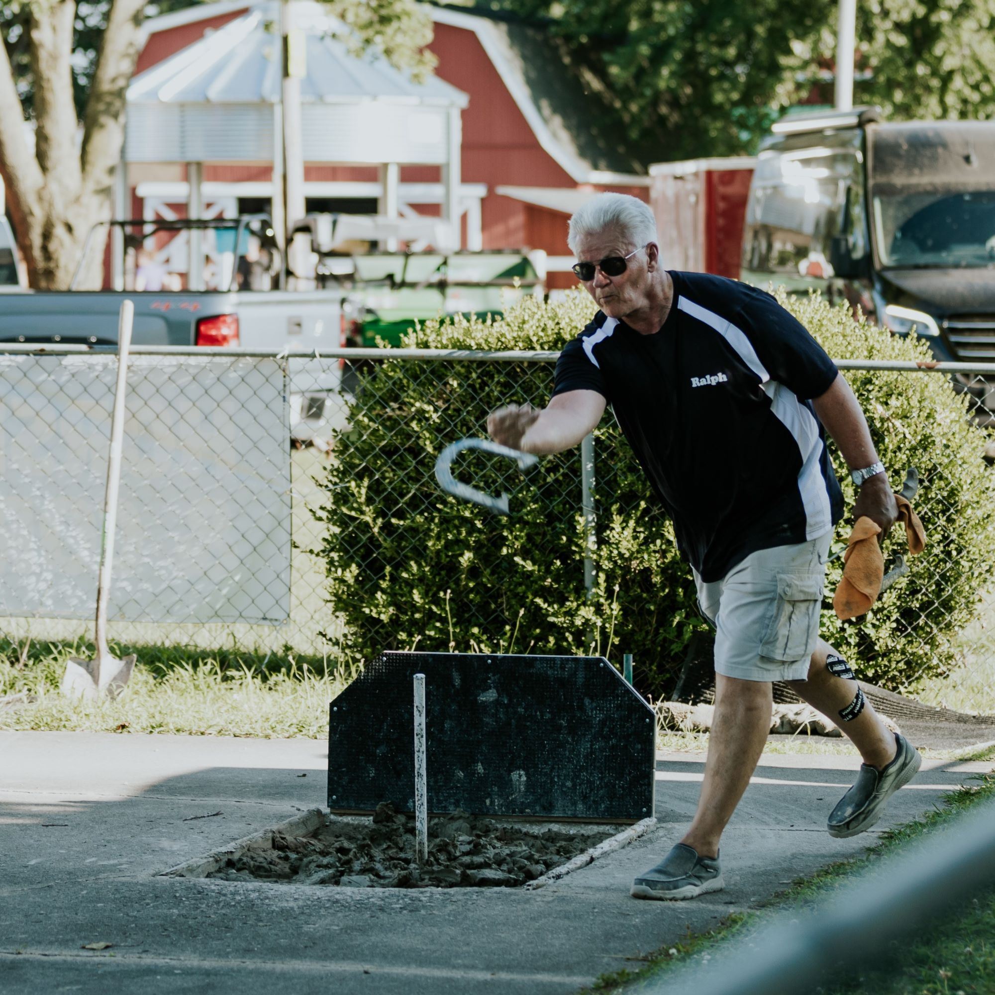 Horseshoe Pitching & Cornhole