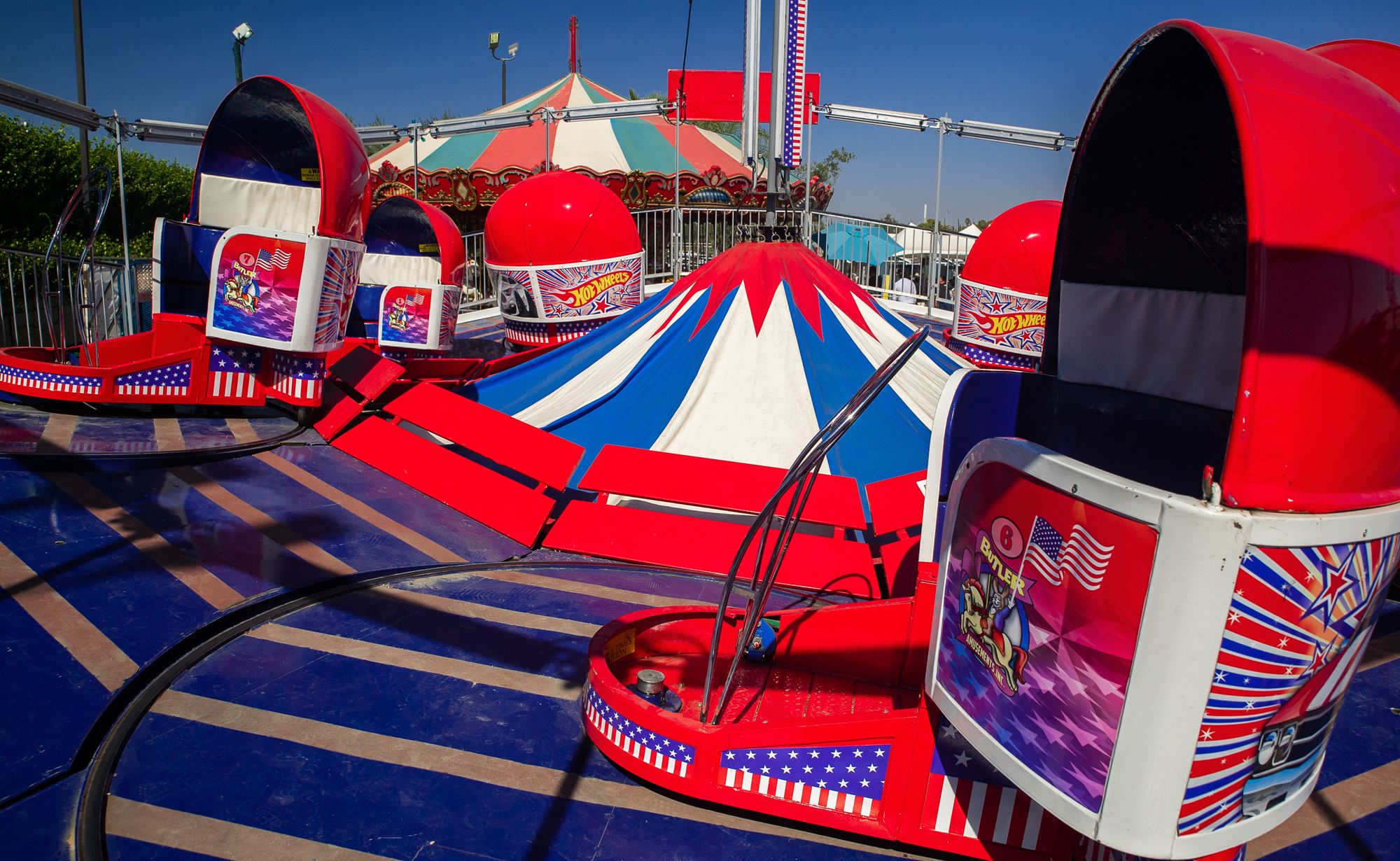 Hot Wheels Tilt A Whirl cars rotating on ride