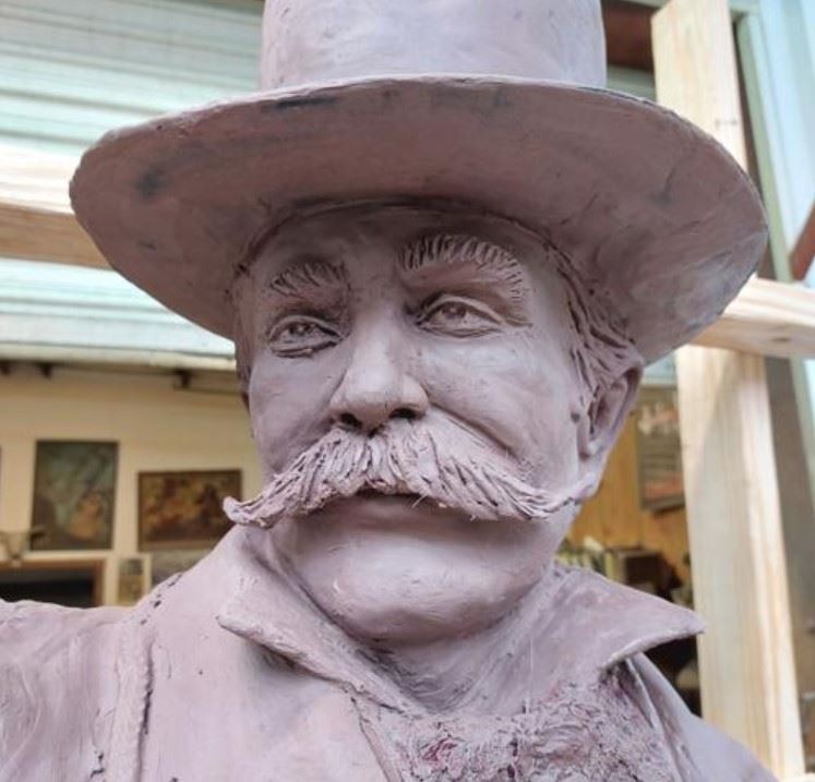 De Leon Memorial Statue