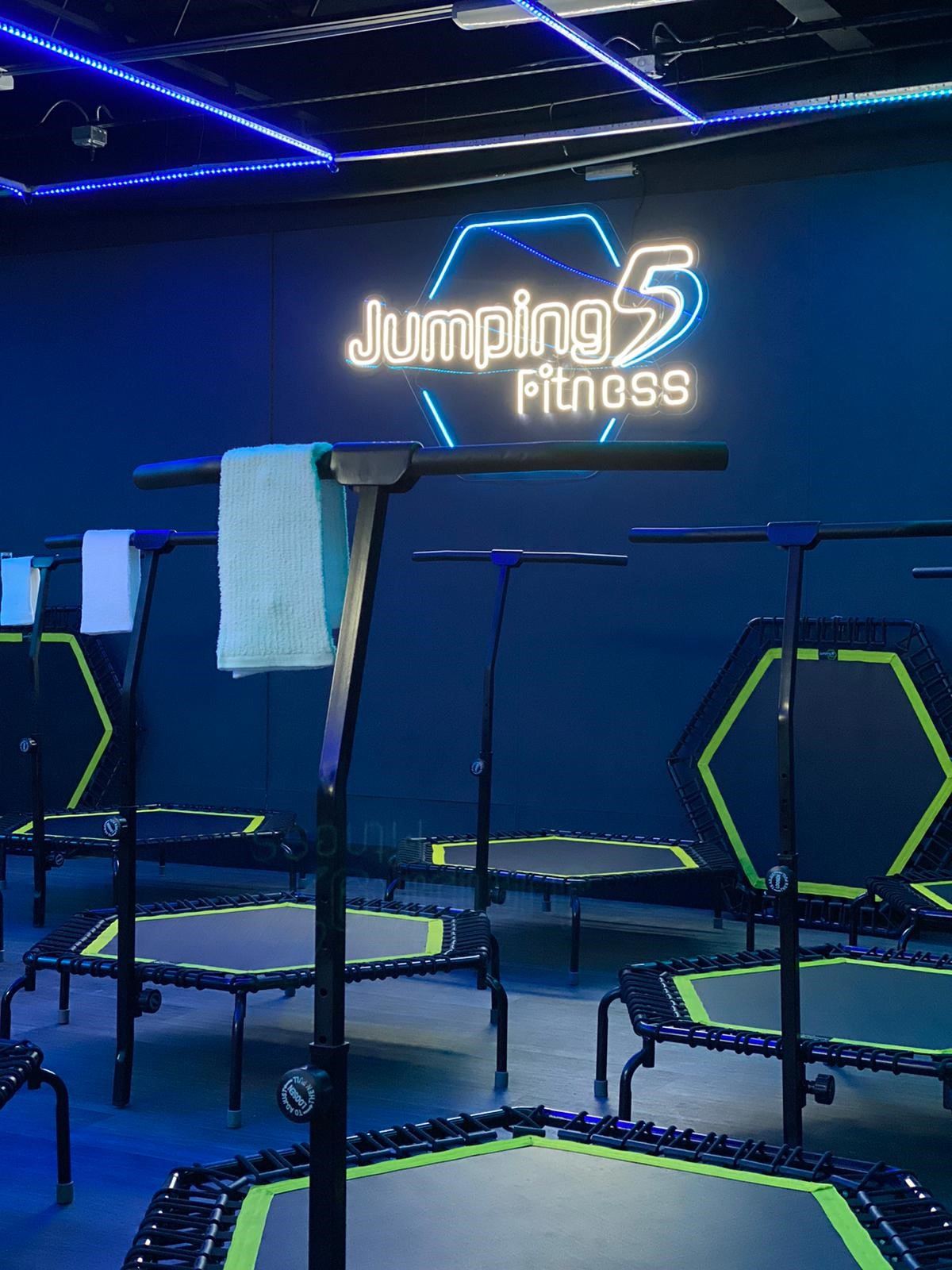 Outdoor Jumping Class Jumping 5 Fitness