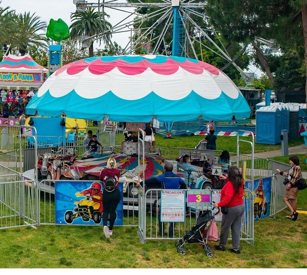 a photo fo the quad runner ride with kids on it and parents watching from the outside