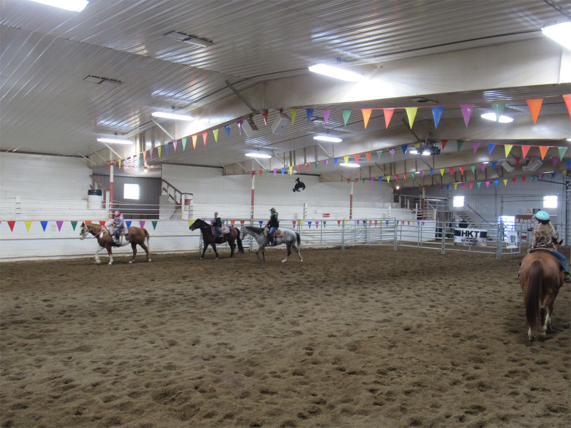 RENTING INDOOR/OUTDOOR ARENA
