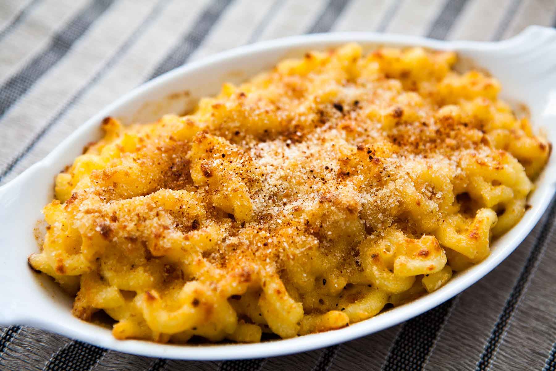 Мак н чиз. Мак энд чиз. Макароны Mac and Cheese. Паста Мак энд чиз. Mac'n'Cheese, макароны с сыром.