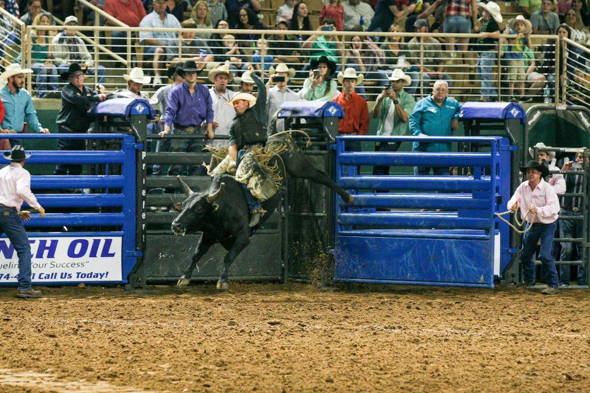 Buy Silver Spurs Rodeo Tickets