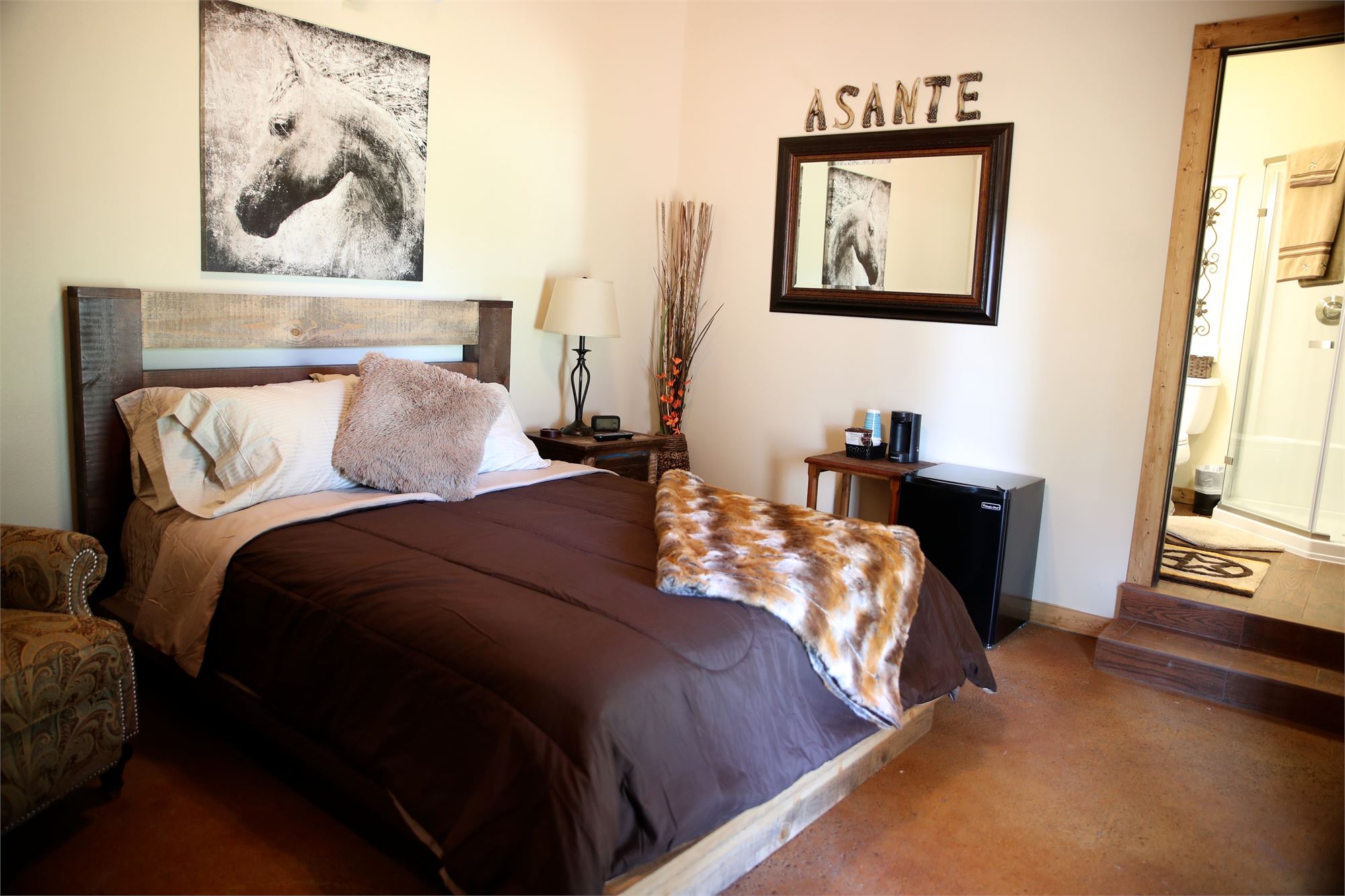 Stay at Asante Lodging & Events in the Wedding Capital of Texas