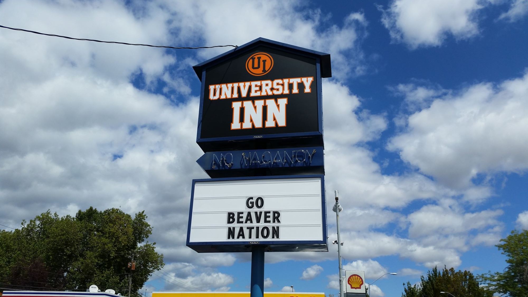University Inn, Corvallis sign