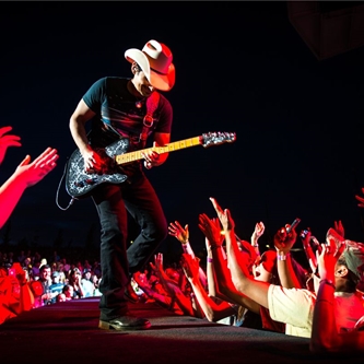 Country Superstar Brad Paisley to Play at Salinas Sports Complex Friday July 11, 2014